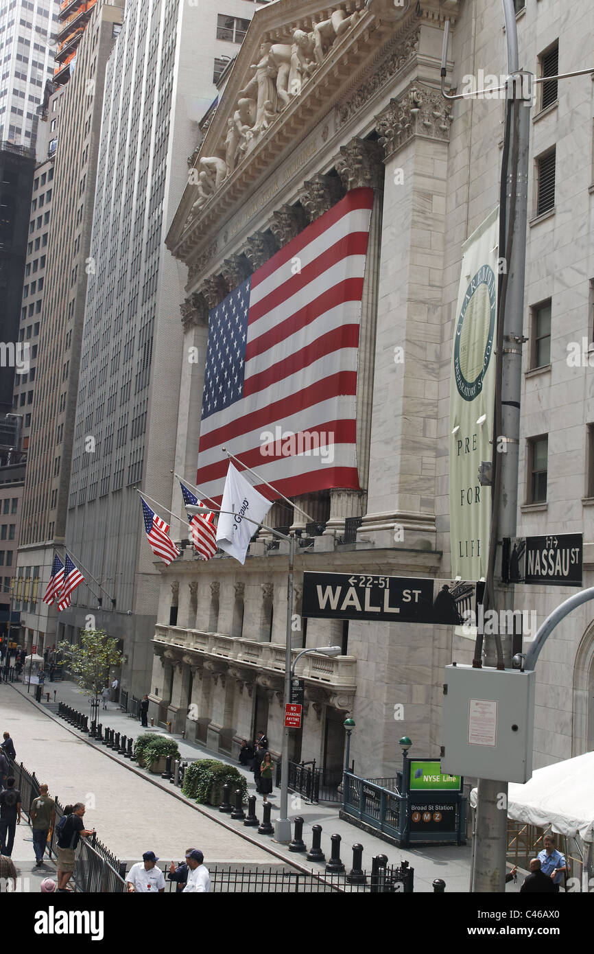Wall Street im Bankenviertel, senken Sie Manhattan, New York City. Stockfoto