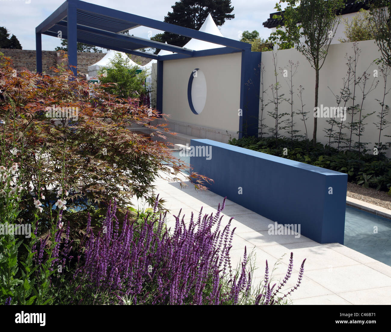 Think Blue, Garten, entworfen von Jane McCorkell für führende Gartenschau Bloom, Irland, Dublin Stockfoto
