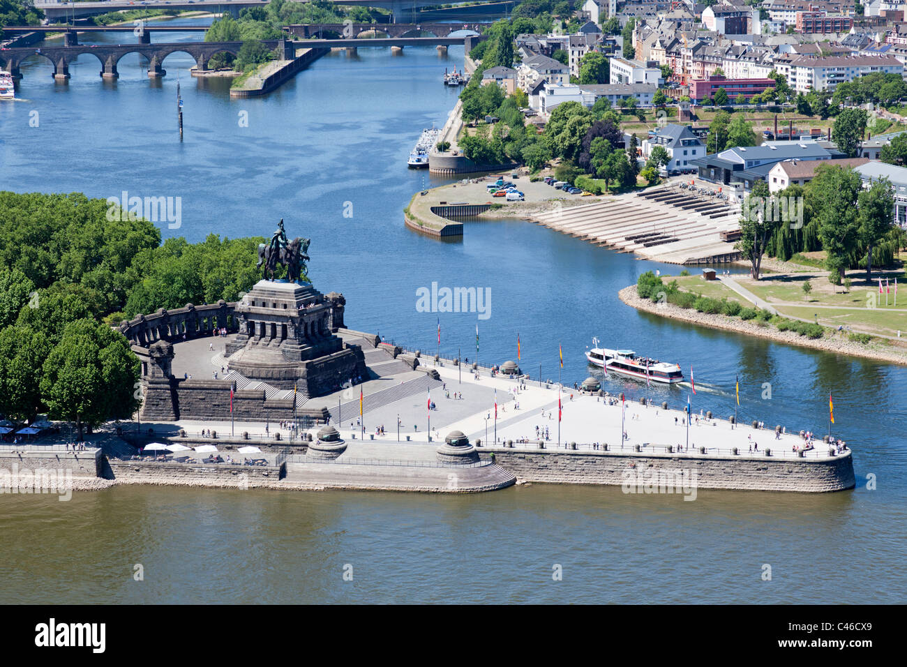 Das Deutsches Eck (Deutsches Eck), ein Wahrzeichen in der deutschen Stadt Koblenz, wo die Flüsse Rhein und Mosel treffen. Stockfoto