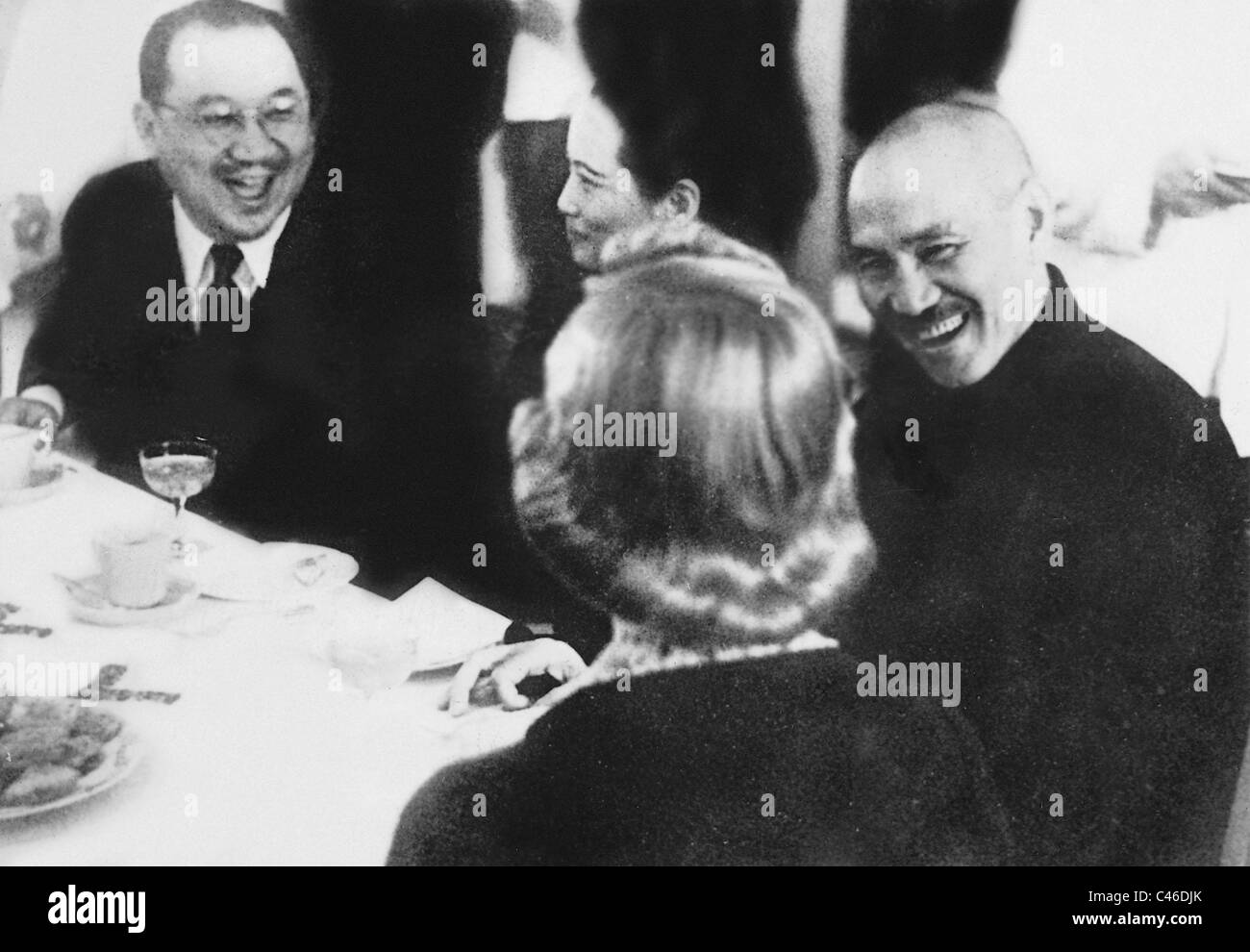 Chiang Kai-Shek mit dem britischen Botschafter Kah, 1940 Stockfoto