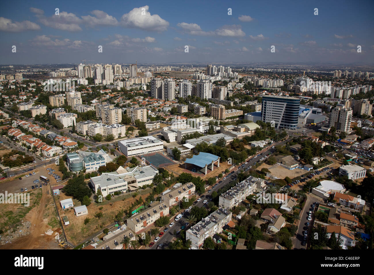 Luftaufnahme von Ben Tzvi High School in Kiryat Ono Stockfoto