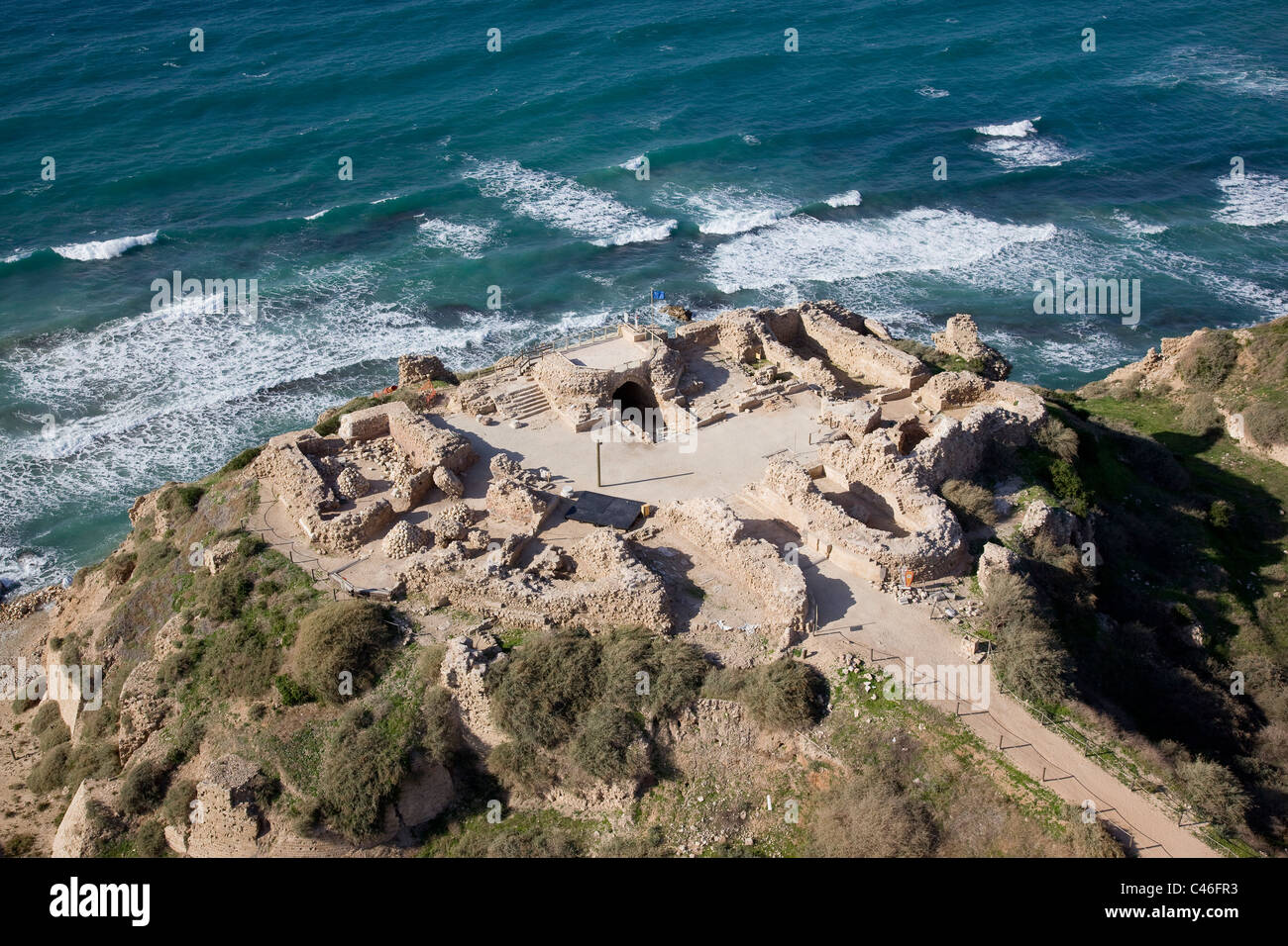 Luftaufnahme der Ruinen von Apollonia Festung auf den Rand einer Klippe in Herzliya Stockfoto