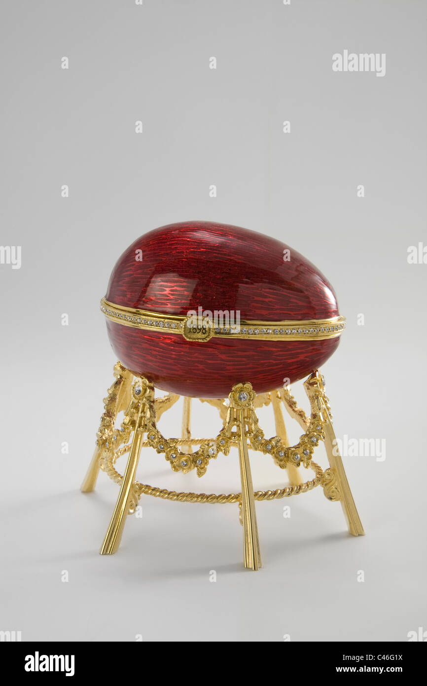 Reproduktion Von Faberge Kelkh Henne Ei Replik Stockfotografie Alamy Reproduktion Von Faberge Kelkh Henne Ei Replik Stockfotografie Alamy
