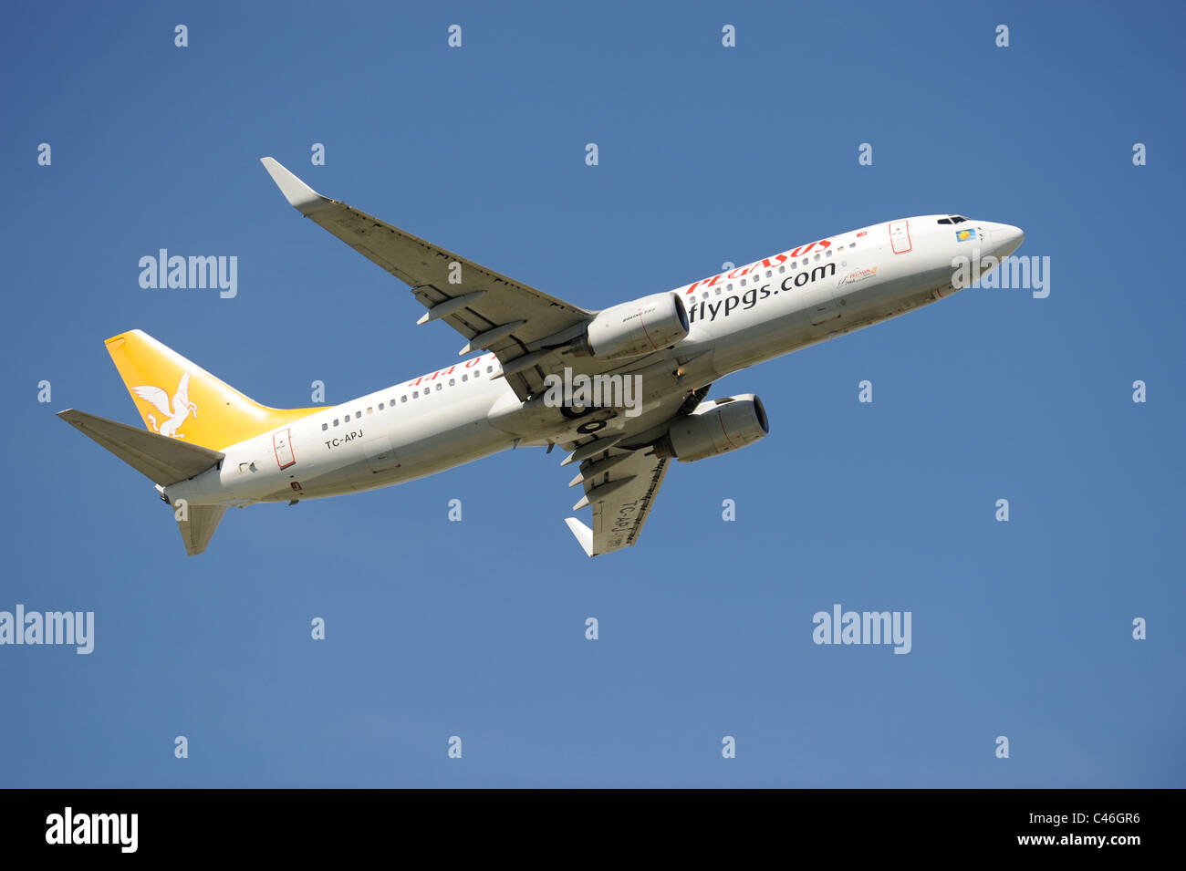 Flugzeug Boeing 737 der Turkish Airlines Pegasus beim Start vom Flughafen München in Deutschland Stockfoto