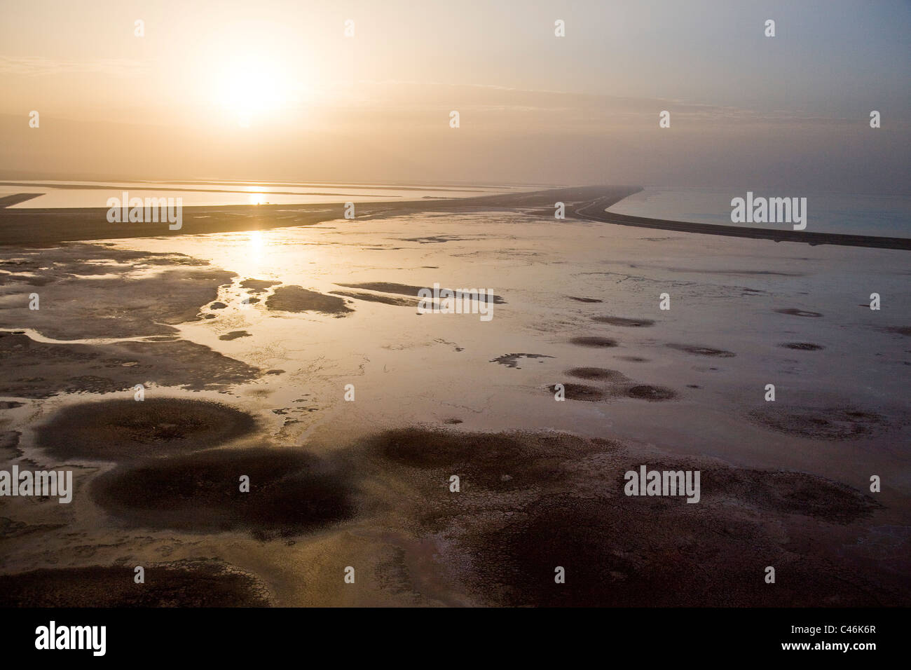 Abstrakten Blick auf das Tote Meer aus einem Hubschrauber Stockfoto