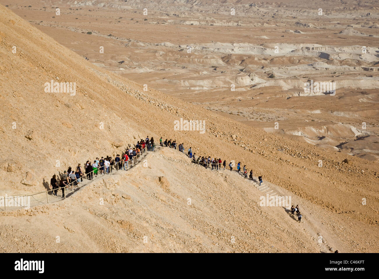 Foto von der Schlange Weg bis die archäologische Seite von Masada in der Judäischen Wüste Stockfoto