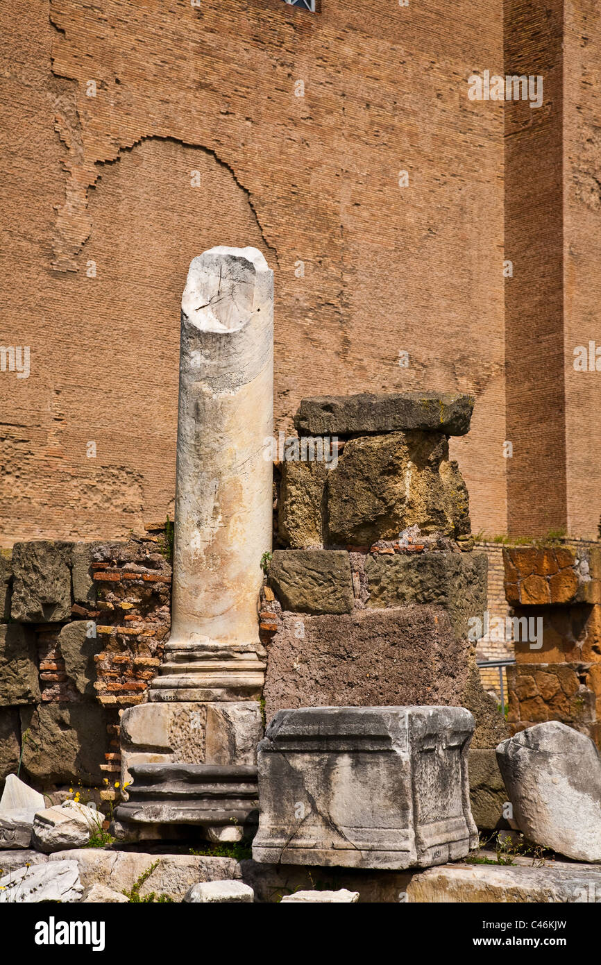 Mauerwerk-Artefakte auf dem Display in das römische Forum, Italien Stockfoto