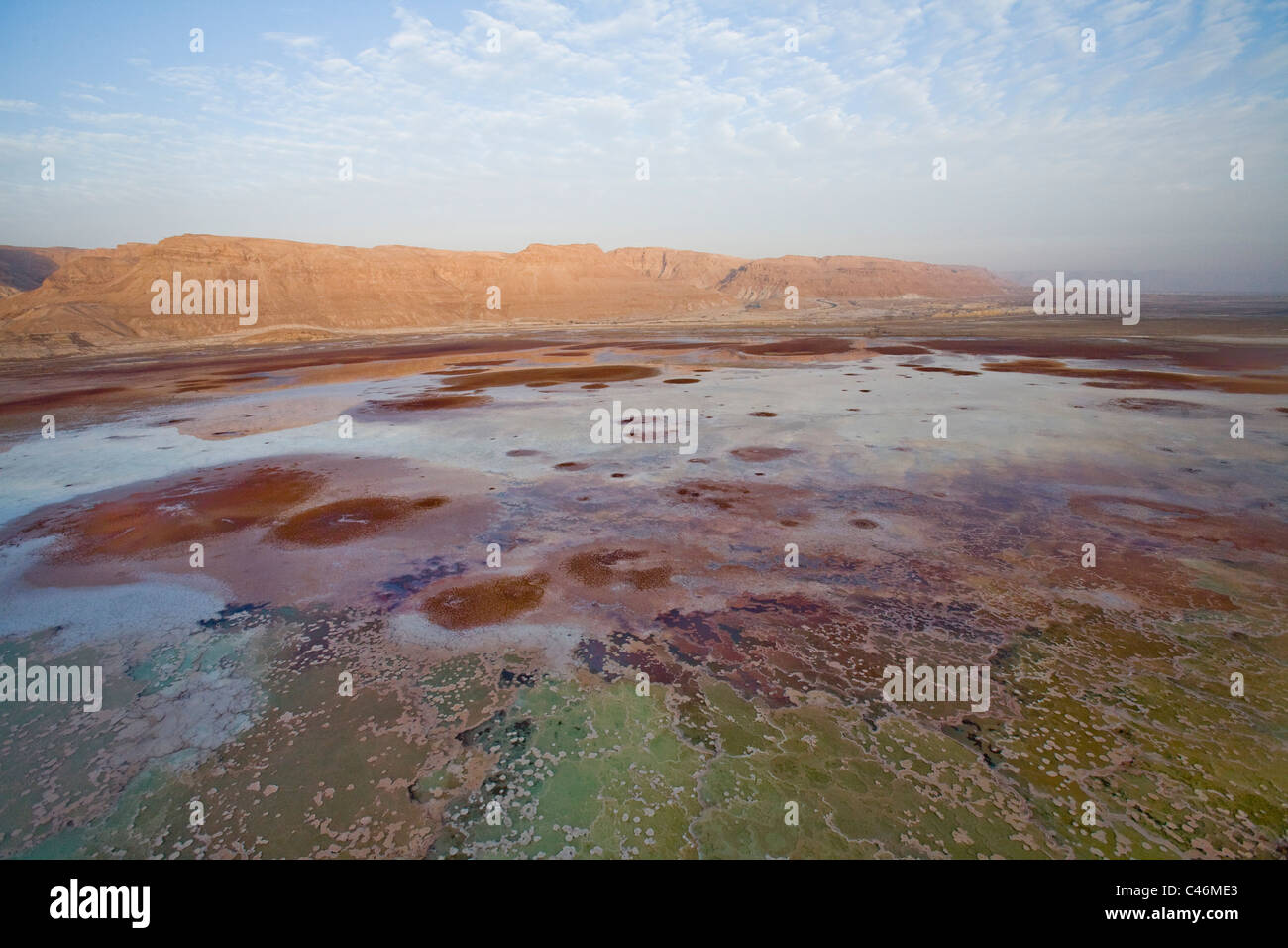 Abstrakte Ansicht des Toten Meeres in der Morgendämmerung Stockfoto