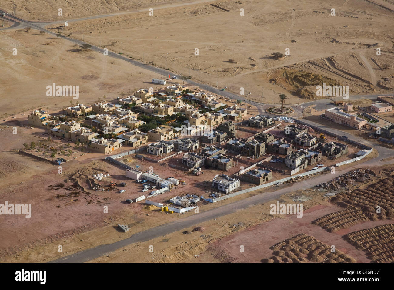 Luftaufnahme des kleinen Dorfes Bier Ora in der Arava Stockfoto