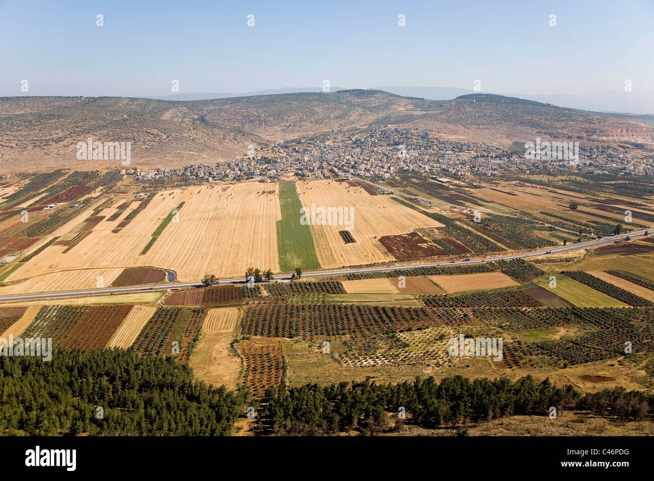 Luftaufnahme des Dorfes Tor'an in der unteren Galiläa Stockfoto