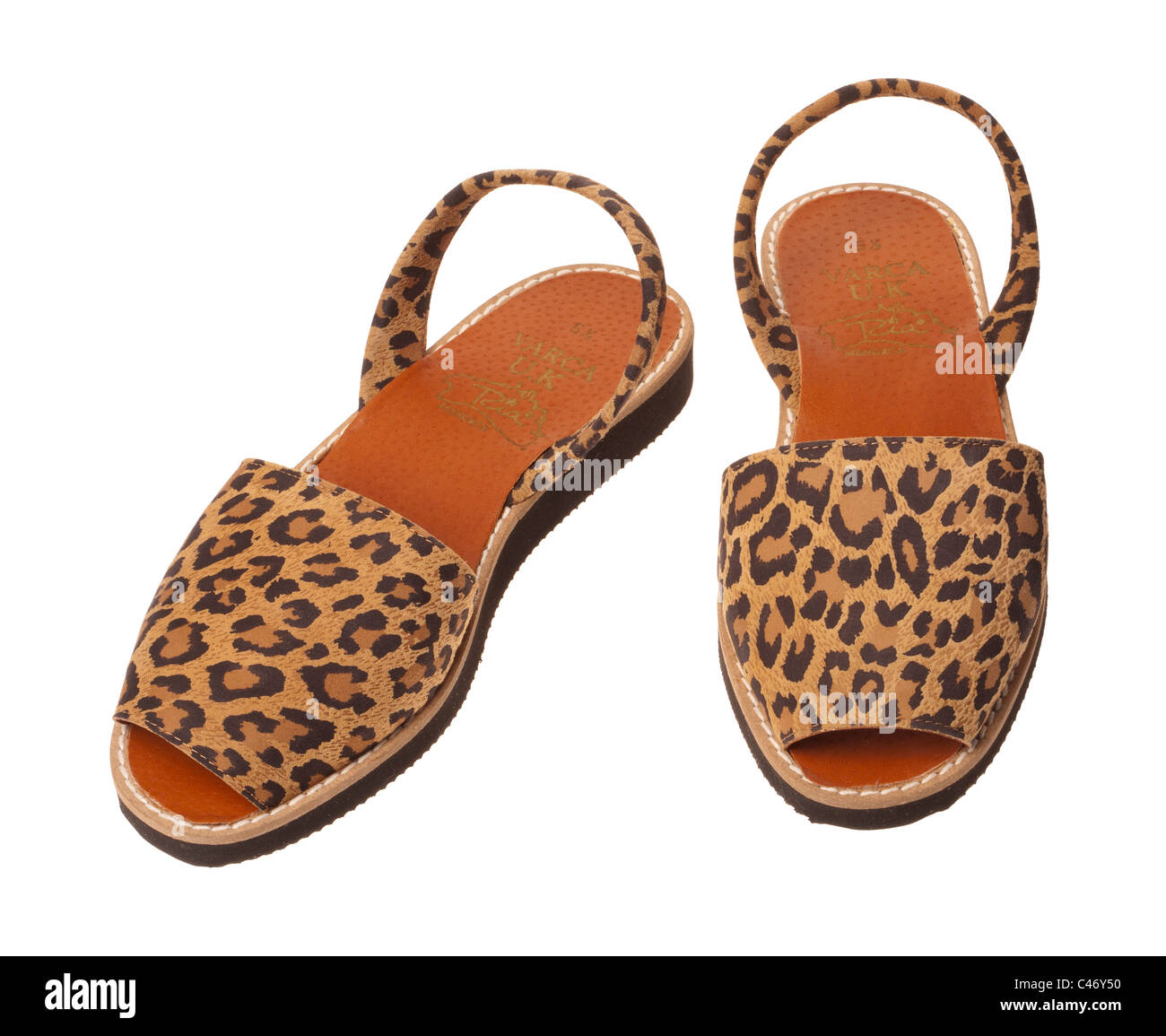 Ein paar Sommerschuhe Leopard Haut Stockfoto