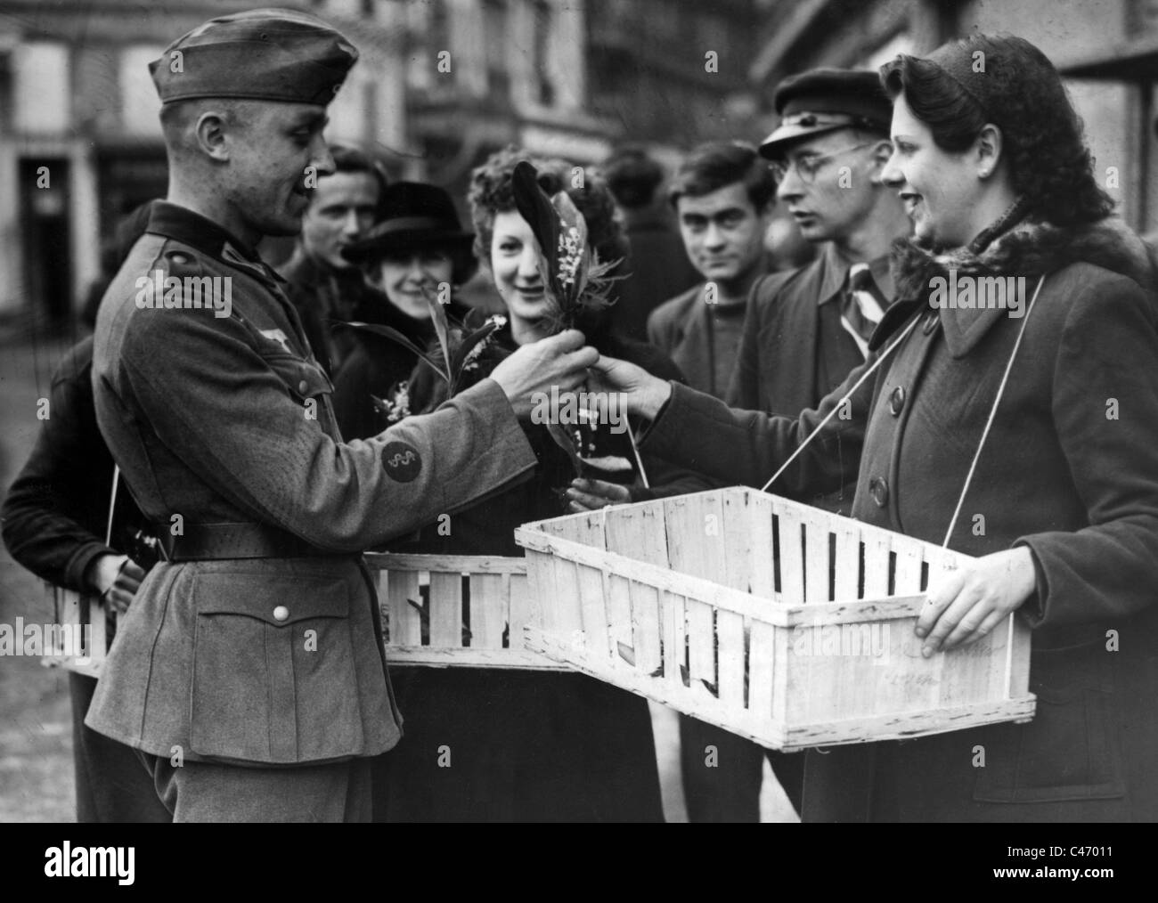 Zweiter Weltkrieg: Westfront. Französische Zivilbevölkerung Umgang mit deutschen Besatzungstruppen, 1940-1944 Stockfoto