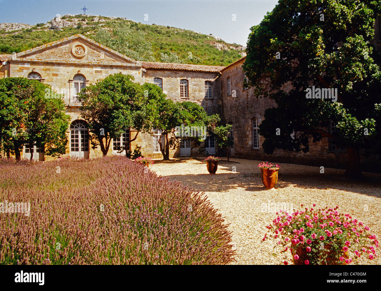 L ' Abbaye SainteMarie de Fontfroide (Fontfroide Abbey), Benediktiner