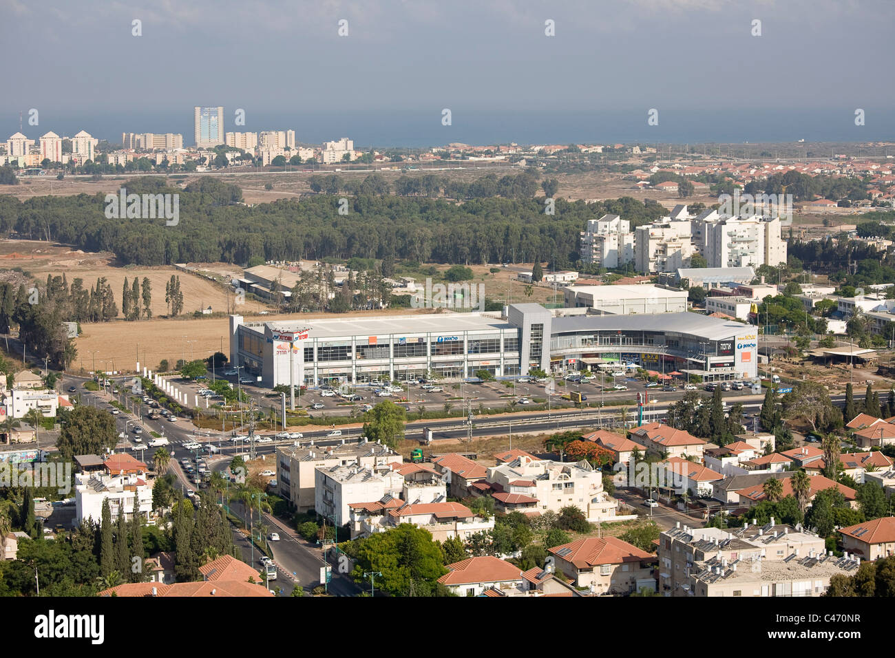 Luftaufnahme eines Shopping Centers in Hadera Stockfoto