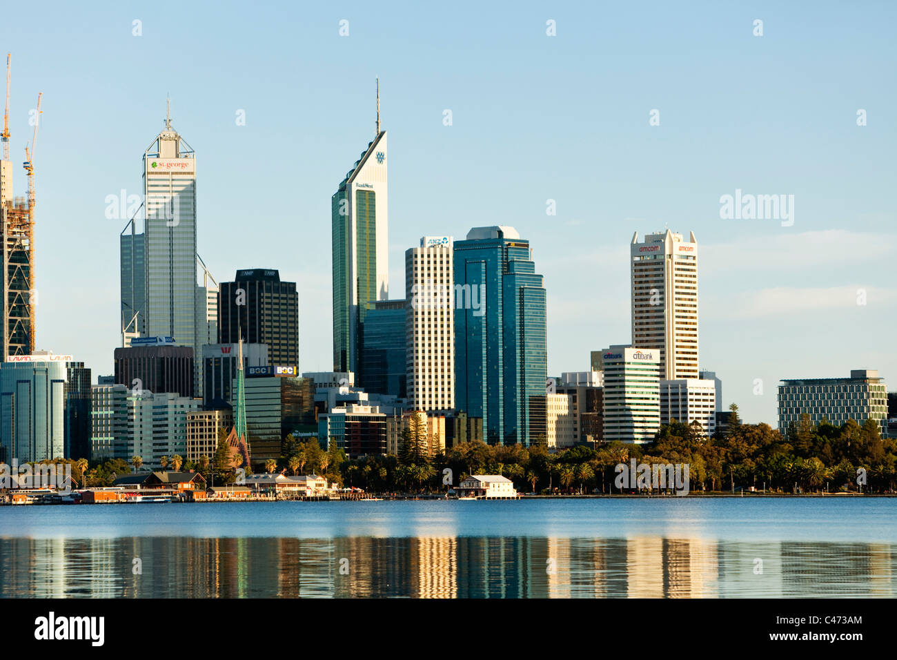 Blick über Swan River, Skyline der Stadt. Perth, Western Australia, Australien Stockfoto