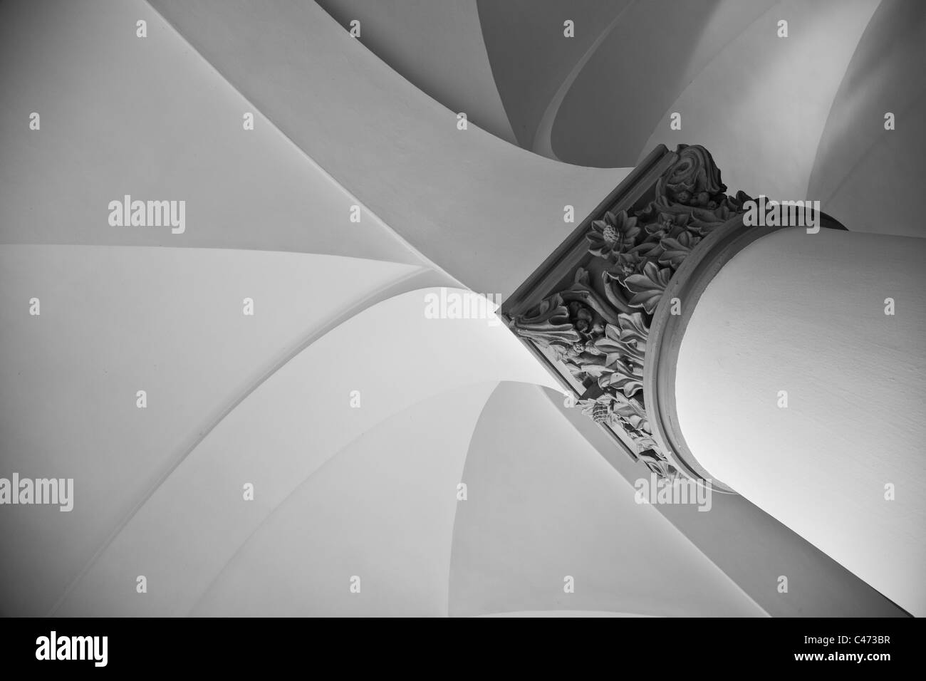 Architektonische Auszug aus einer Spalte in der Universität München, wo im Jahr 1943 ein Anti-Nazi-Kursteilnehmerprotest begann Stockfoto