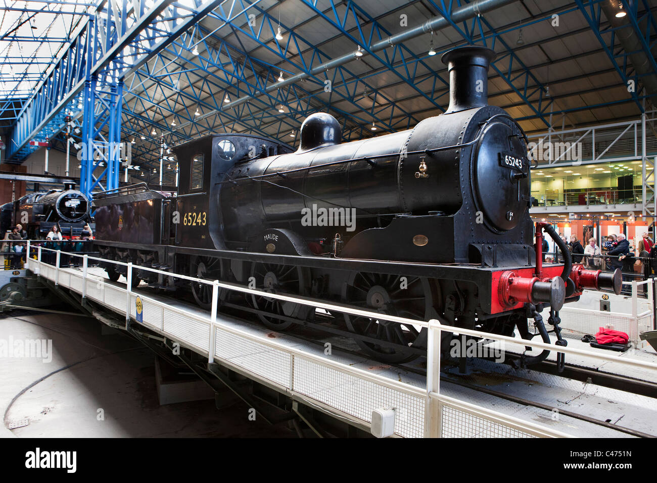 LNER: 65243 Klasse J36 "Maude" 0-6-0 Stirling auf der Drehscheibe im National Railway Museum in York Stockfoto