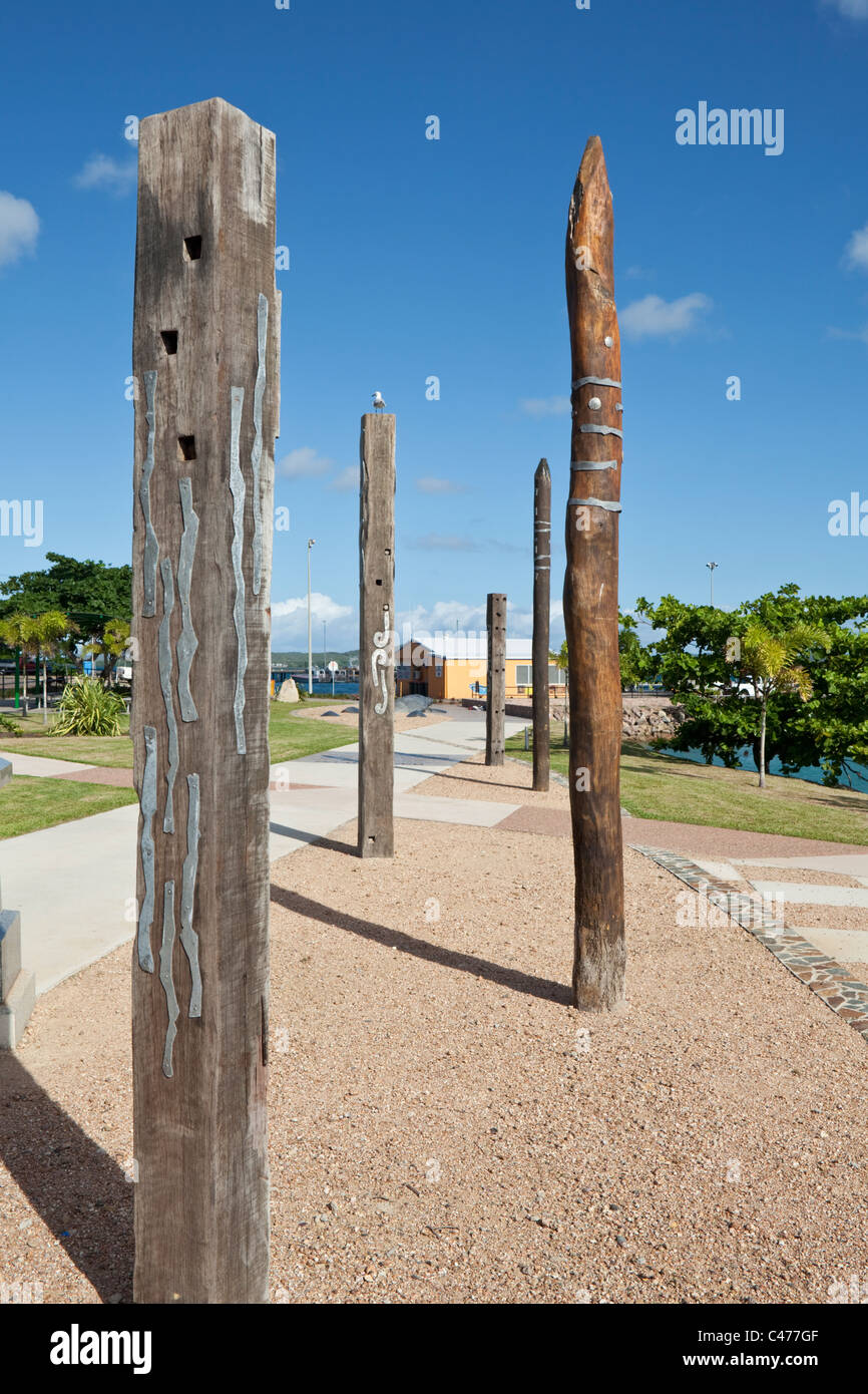 Indigene Totempfähle auf der Victoria Parade-Vorland. Thursday Island, Torres-Strait-Inseln, Queensland, Australien Stockfoto