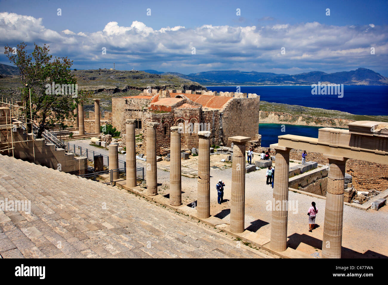 Teilansicht der Stadt Akropolis von Lindos, Rhodos, Dodekanes, Griechenland. Stockfoto