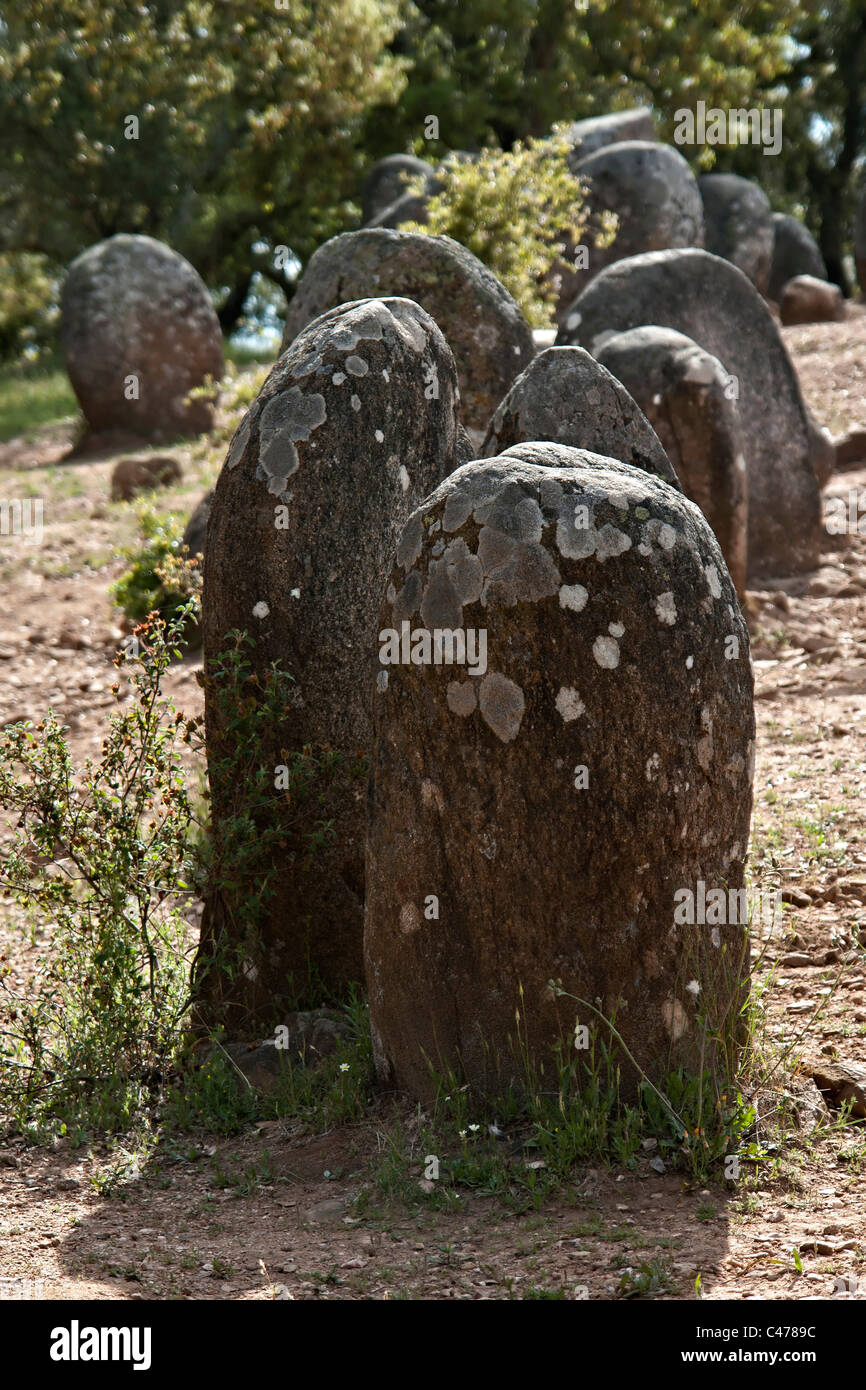Menhire in Megalith Denkmal der Cromelech Dos Almendres - Evora-Portugal Stockfoto