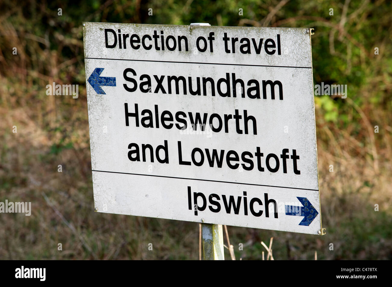 Richtung der Reisen Zeichen neben der Bahnstrecke East Suffolk. Stockfoto