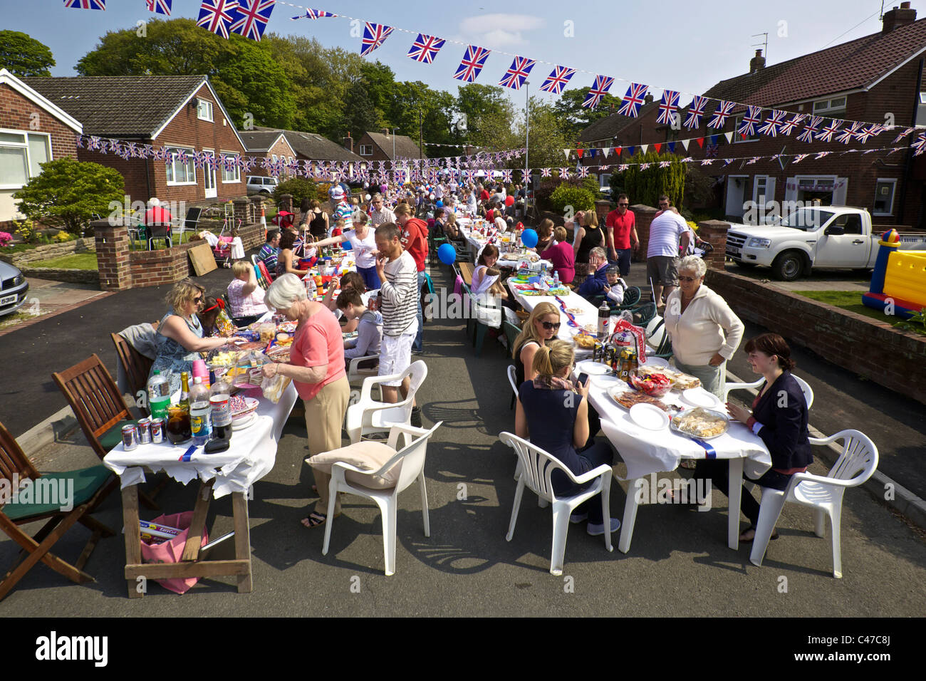 Königliche Hochzeit Straße Partei. Heyes Avenue Rainford Merseyside England 29. April 2011 Stockfoto