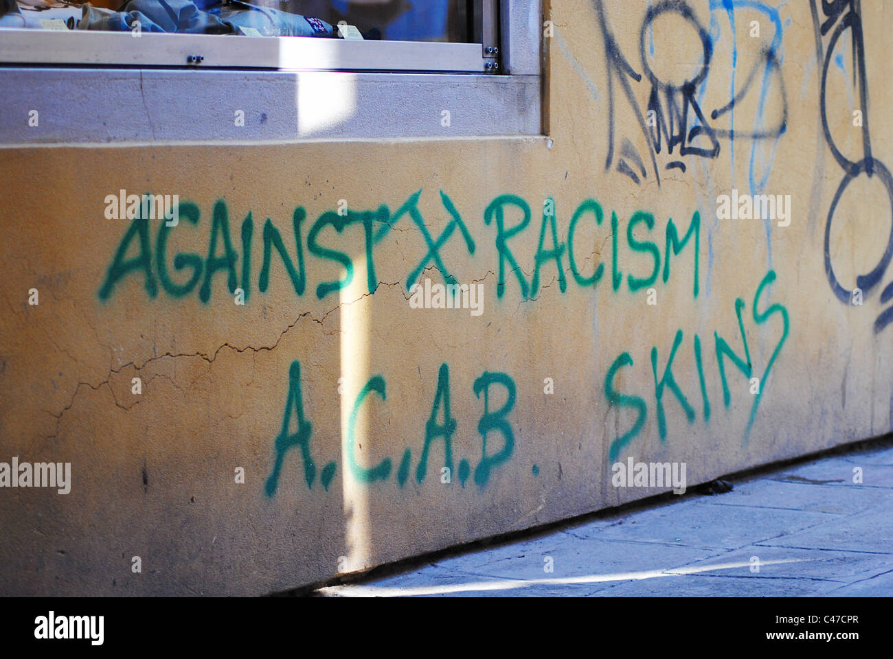 Anti-rassistische Graffiti in Venedig, Italien Stockfoto