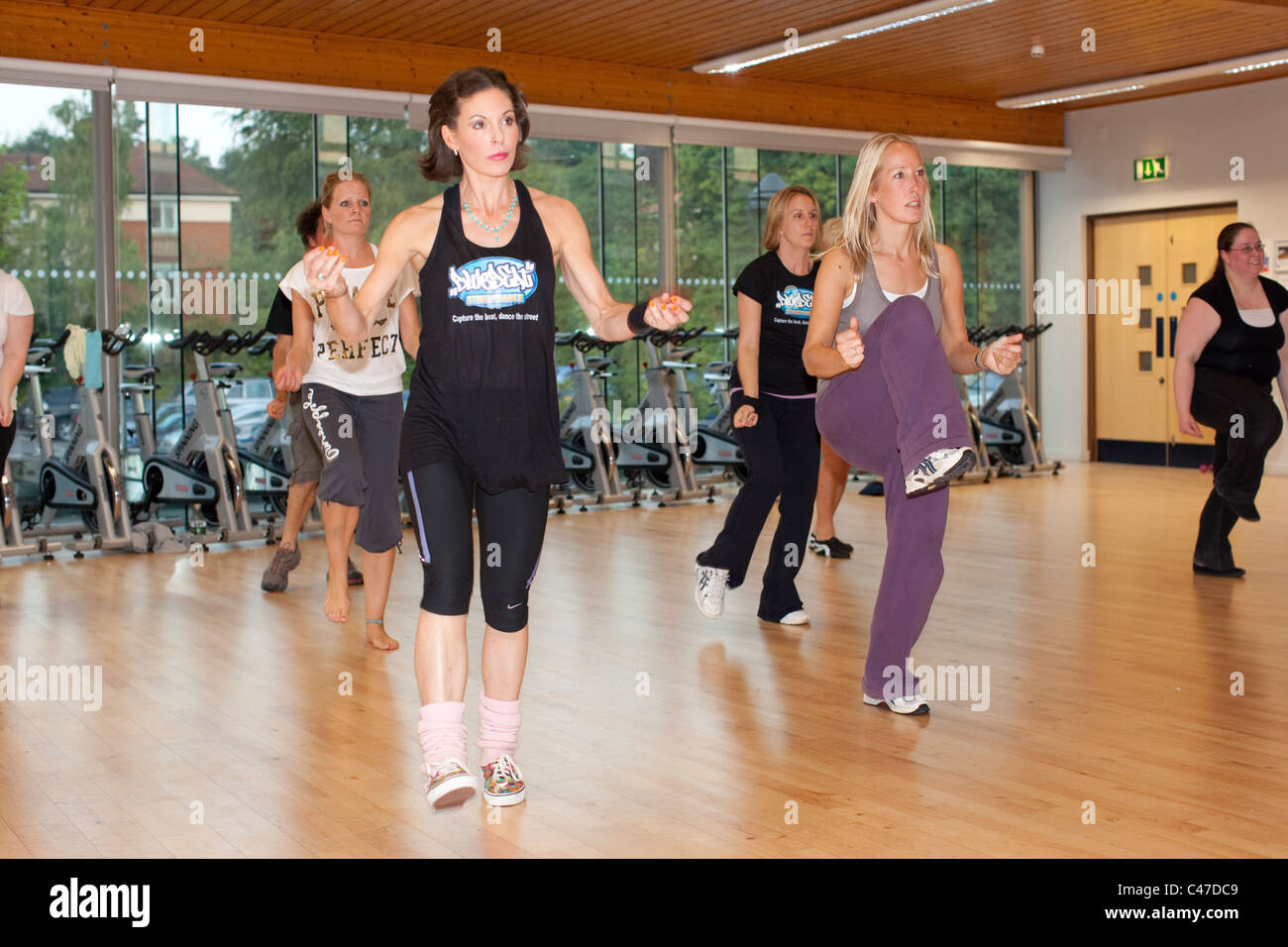 Tanz Klasse Trend für Surrey Hausfrauen. Foto: Jeff Gilbert Stockfoto