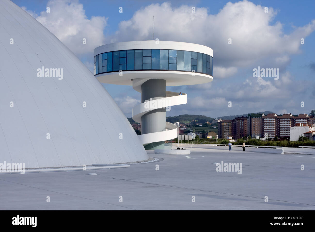 Aviles, Asturien, Spanien. Oscar Niemeyer International Cultural Center. Es ist ein kulturelles Zentrum, das vom brasilianischen Oscar Niemeyer entworfen wurde. Jahr 2011 Stockfoto