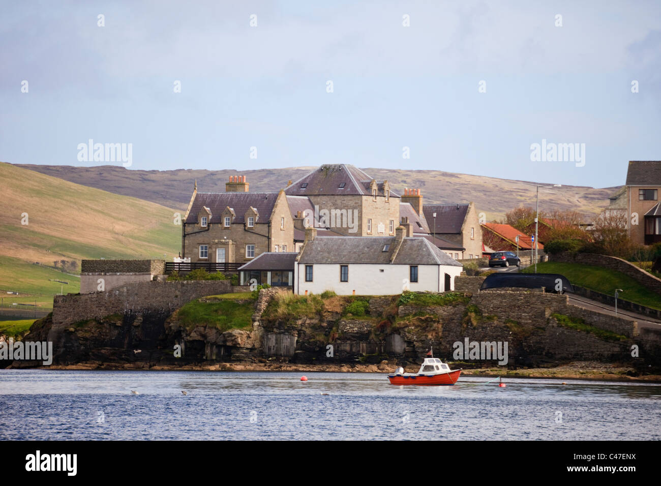 Lerwick Shetland-Inseln Schottland, Vereinigtes Königreich. Waterfront-Gebäude auf dem Knowe mit Andersons Witwen Häuser mit Blick auf Bressay Ton Stockfoto