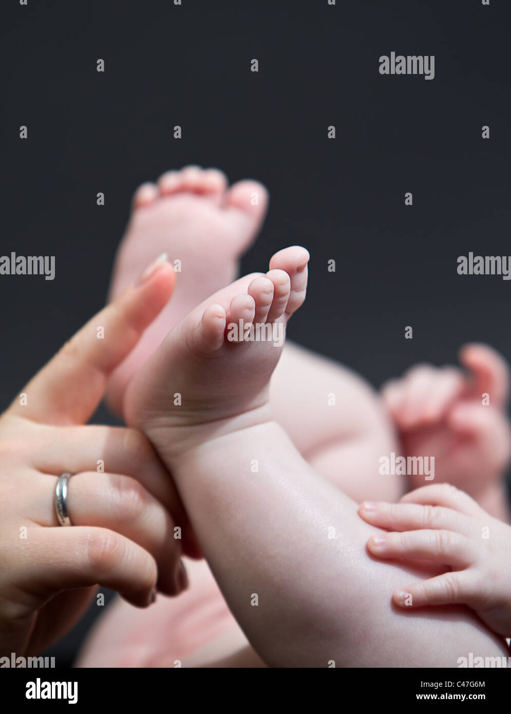 Details des Babys Füße, Beine, Fuß, Finger Zeigefinger, hand Stockfoto