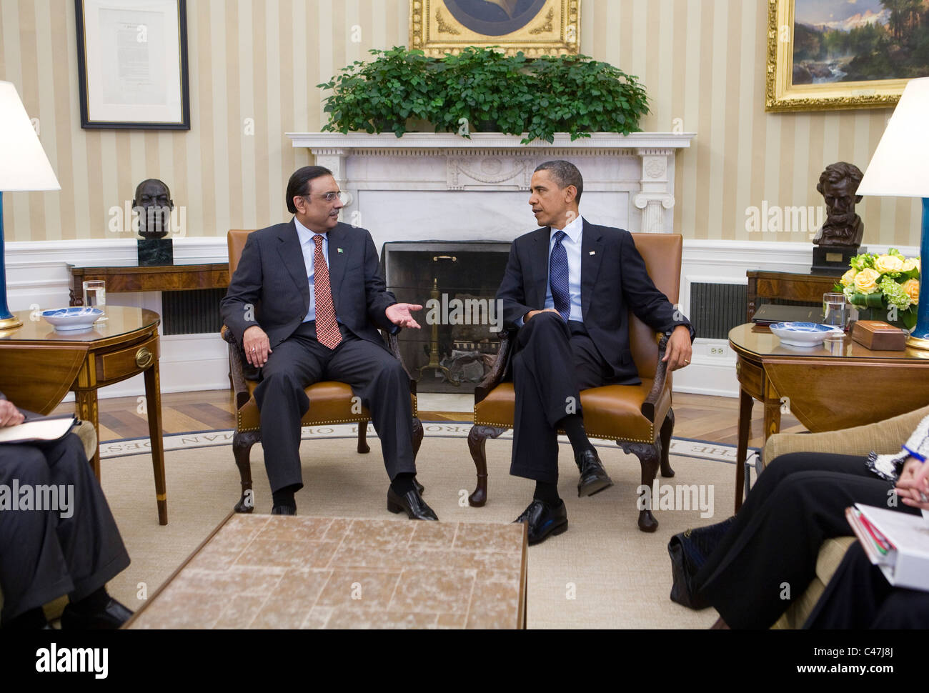 Präsident Barack Obama trifft sich mit Präsident Asif Ali Zardari von Pakistan. Stockfoto