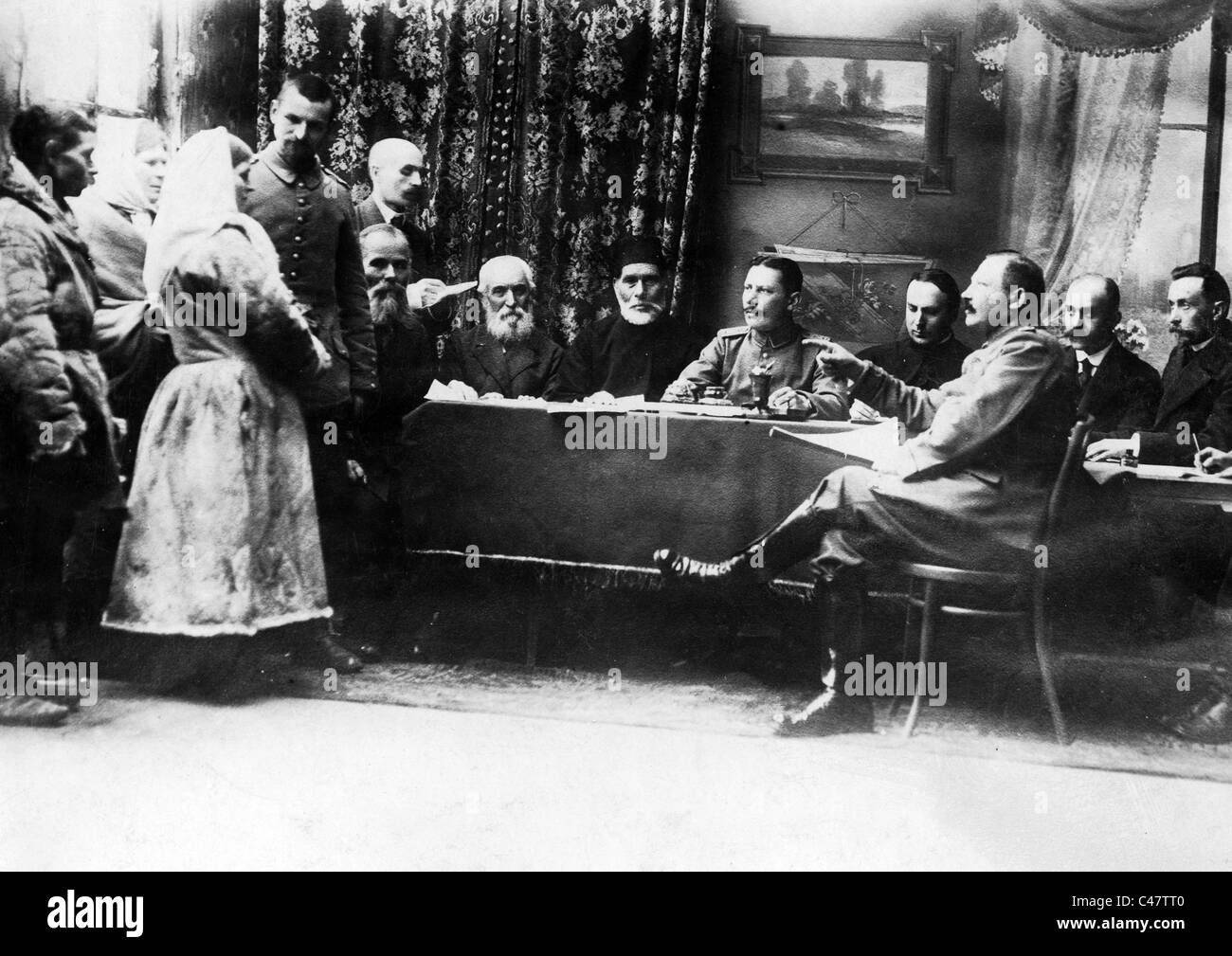 Zivilgericht in einer kleinen Stadt in Russland, 1916 Stockfoto