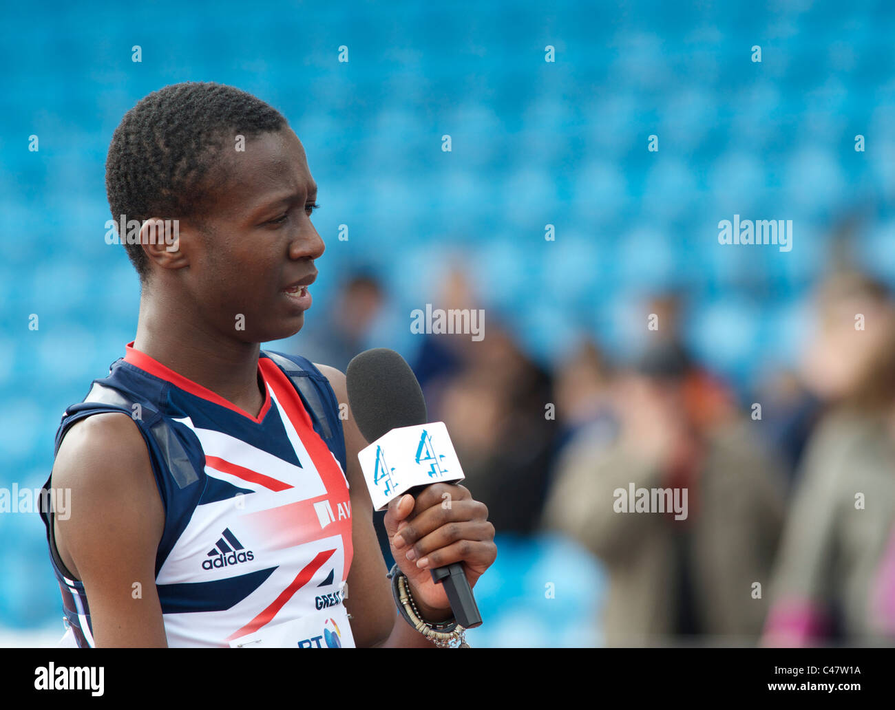 Ola Abidosun interviewt von Channel 4 bei Paralympischen WM, Manchester, Mai 2011 Stockfoto