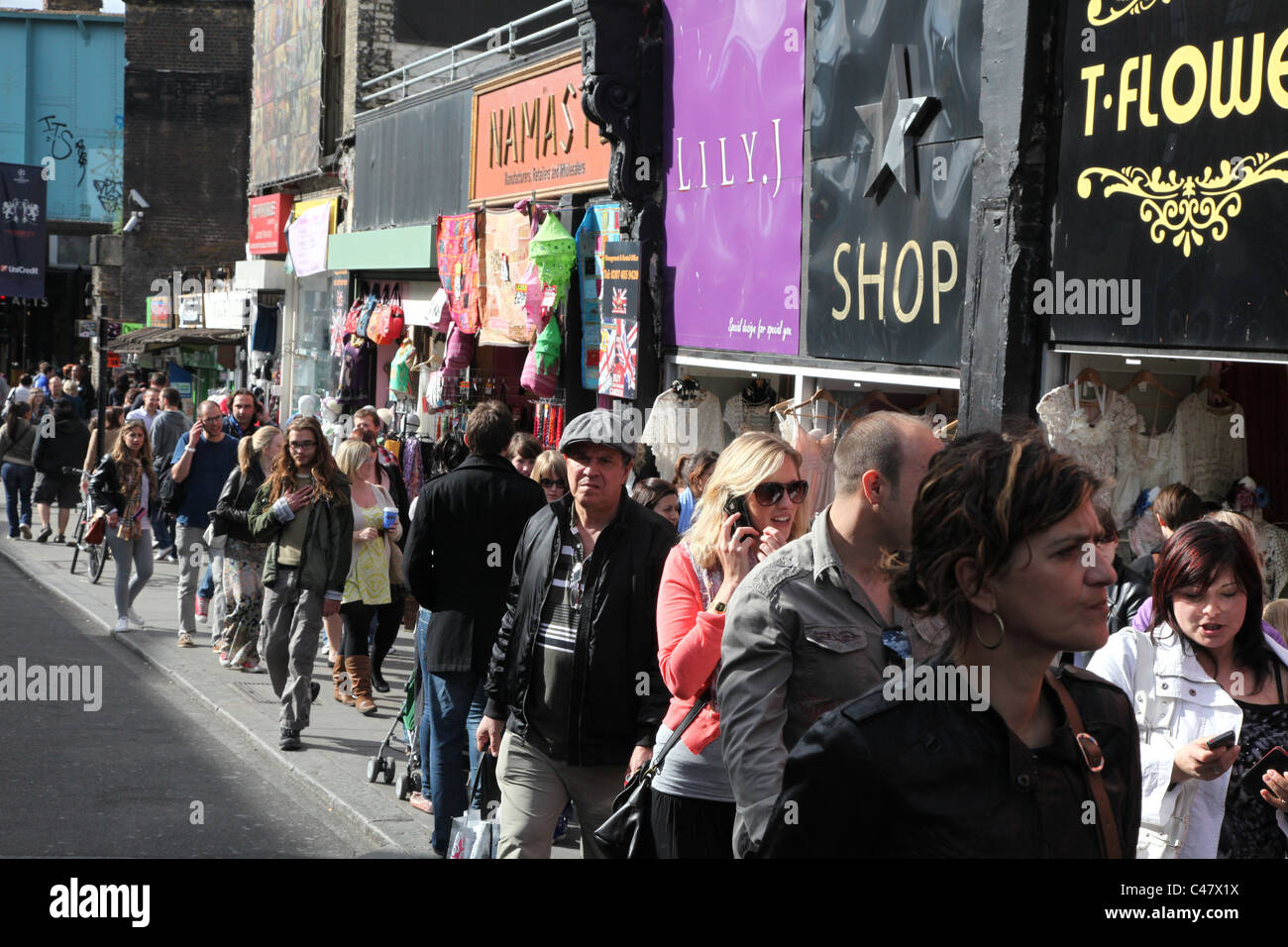 Camden High Street an einem Wochenende Stockfoto