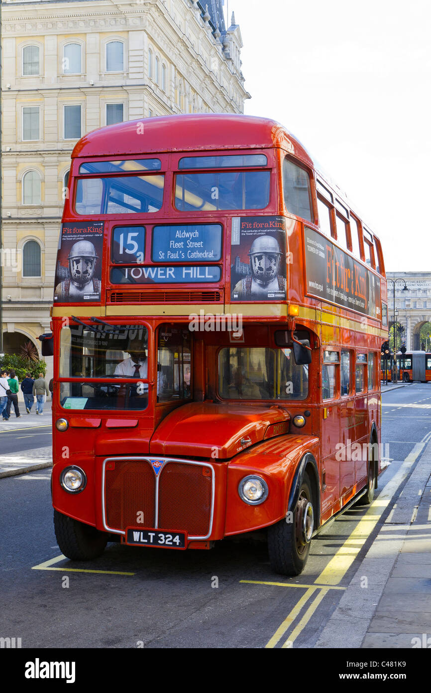 keine 15 roten Londoner bus Stockfoto