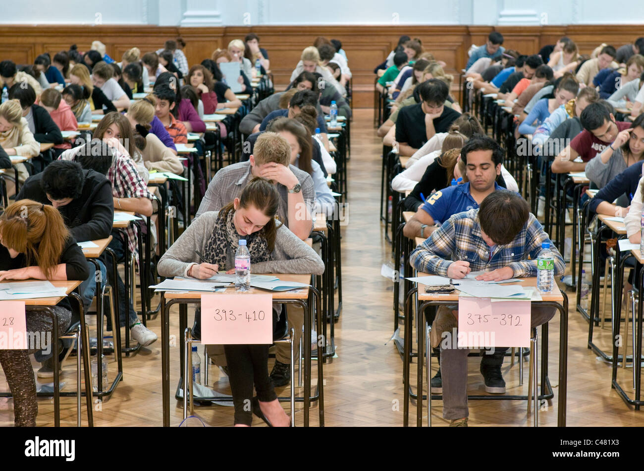 Studenten von Kings College London, Prüfungen zu sitzen. Stockfoto