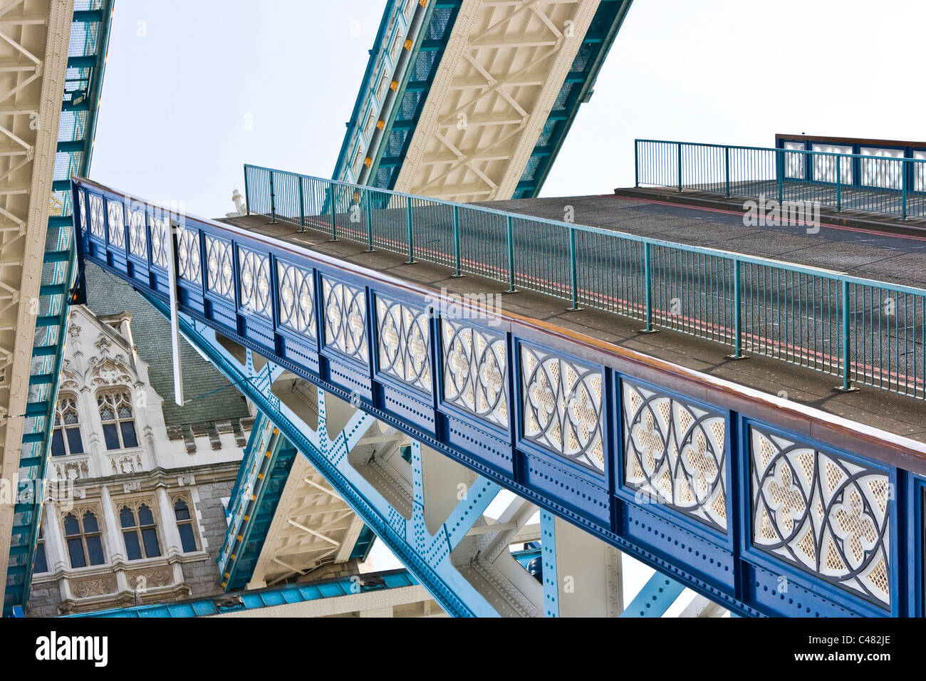 Klasse 1 aufgeführten Tower Bridge öffnen heben heben Tower Hamlets London England Europa Stockfoto