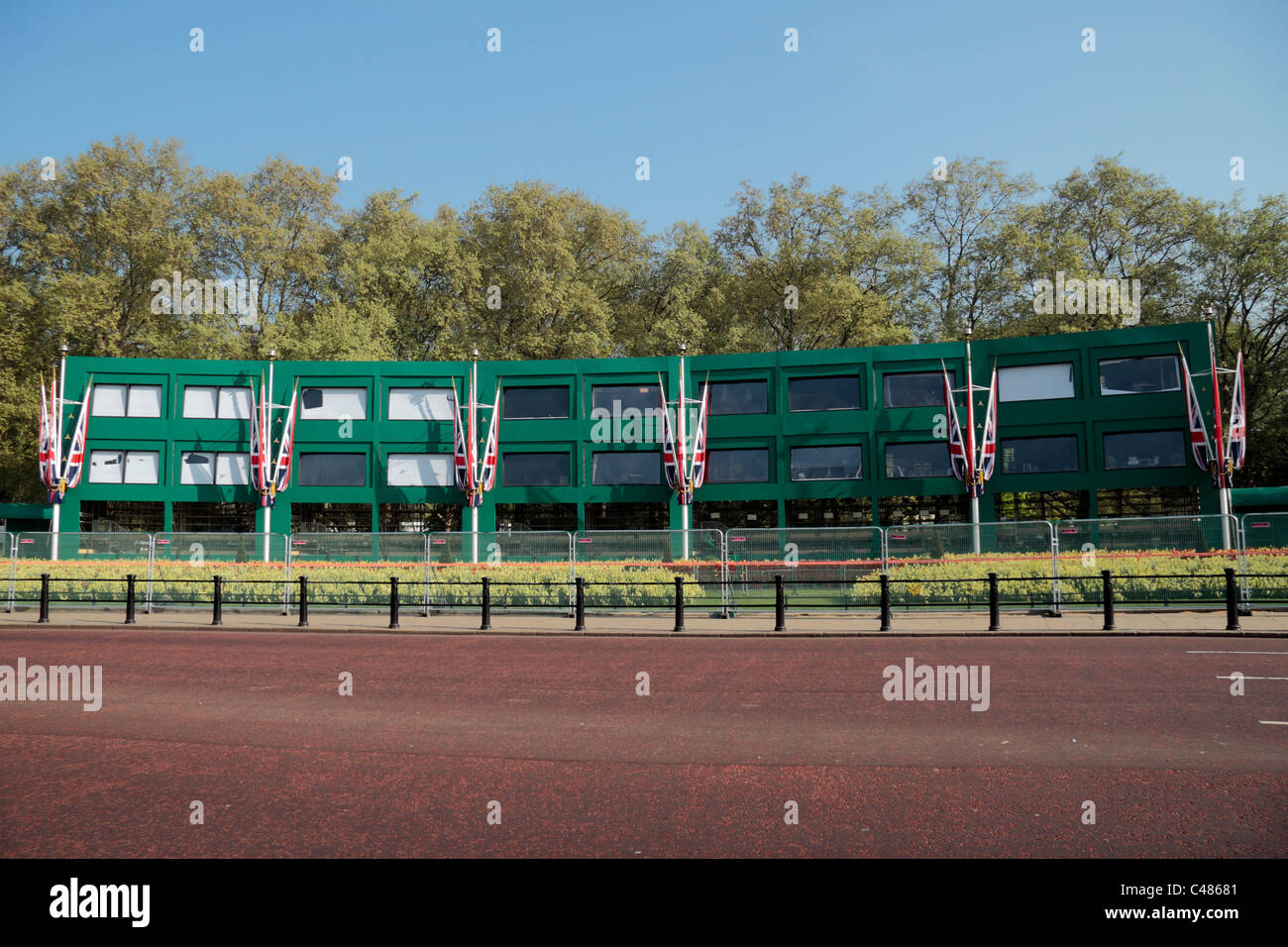 Die massive TV Media Center bauen gegenüberliegenden Buckingham Palast für die königliche Hochzeit, 22. April 2011. Stockfoto