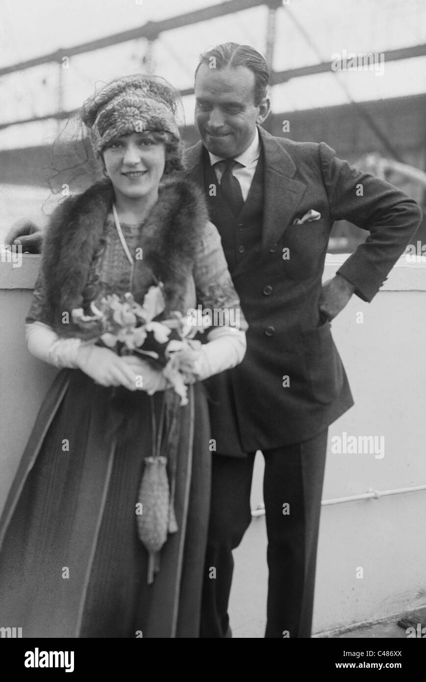 Vintage Foto c1920s der Schauspieler Douglas Fairbanks Sr (1883-1939) + seine zweite Frau Mary Pickford (1892-1979). Stockfoto