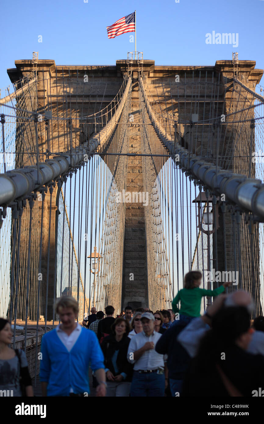 Drähte und Säulen der Brooklyn Bridge, New York City, USA Stockfoto