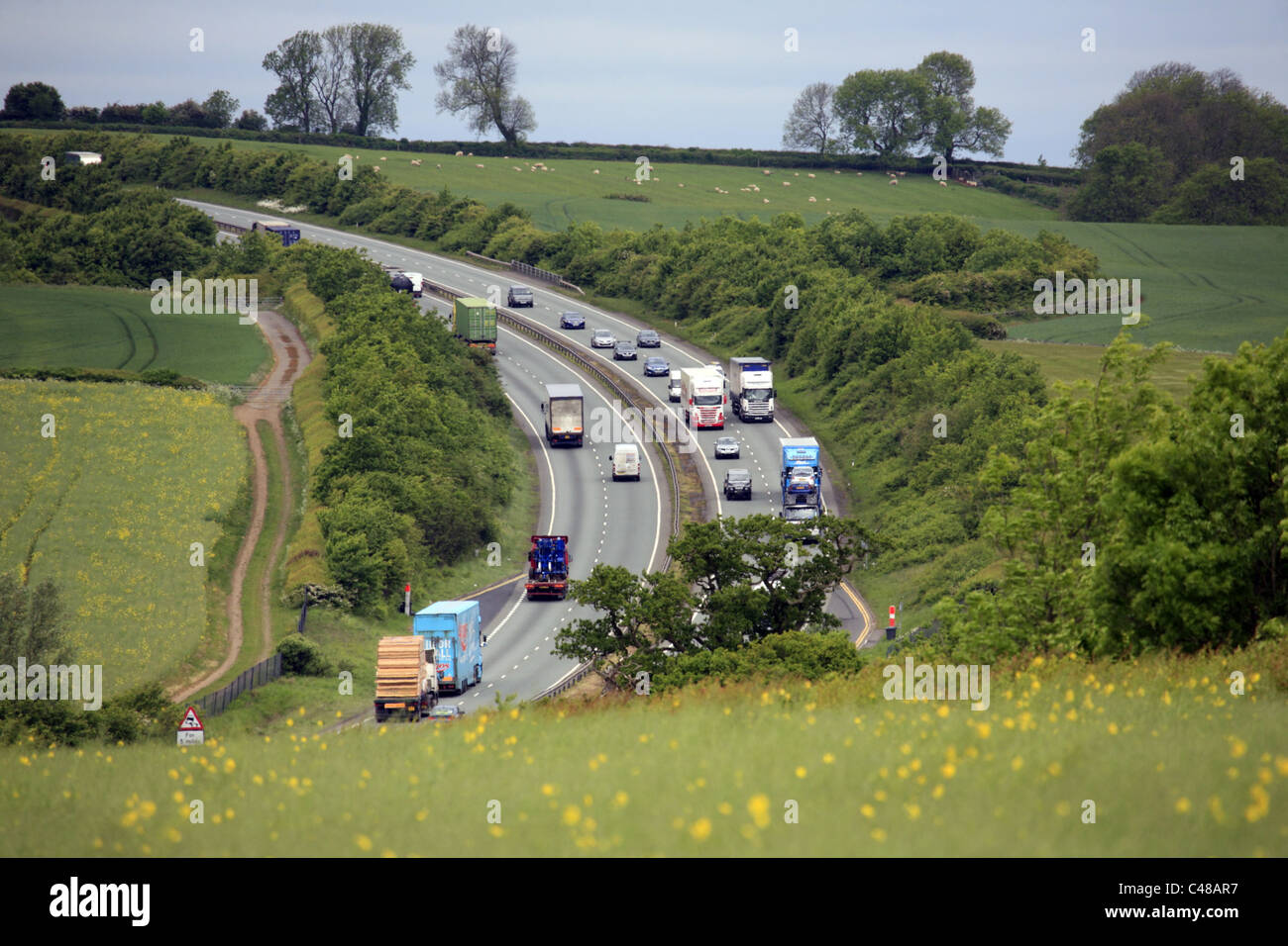 Zweispurige Straße beschäftigt A14, Northamptonshire, England Stockfoto