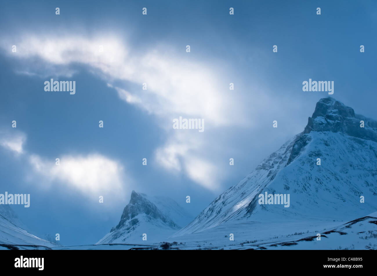 Lichtstimmung Im Tal Stuor Reaiddavaggi Mit Dem Gipfel Nallo, Kebnekaisefjaell, Norrbotten, Lappland, Schweden Stockfoto