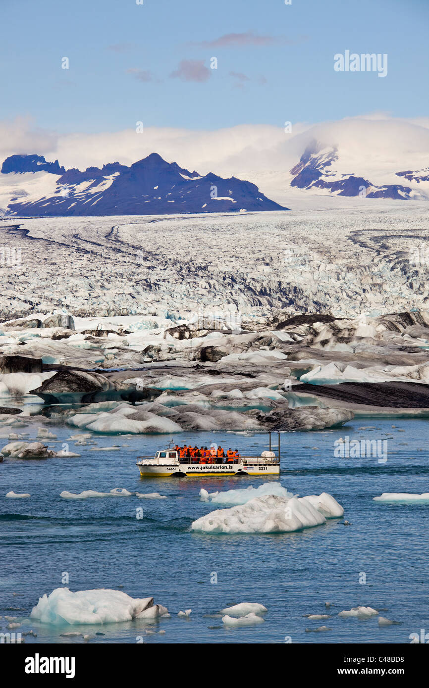 Amphibienfahrzeug Mit Touristen ein Bord Auf Dem Gletschersee Jökulsarlon, Jökulsárlón, Vatnajökull, Island, Europa Stockfoto