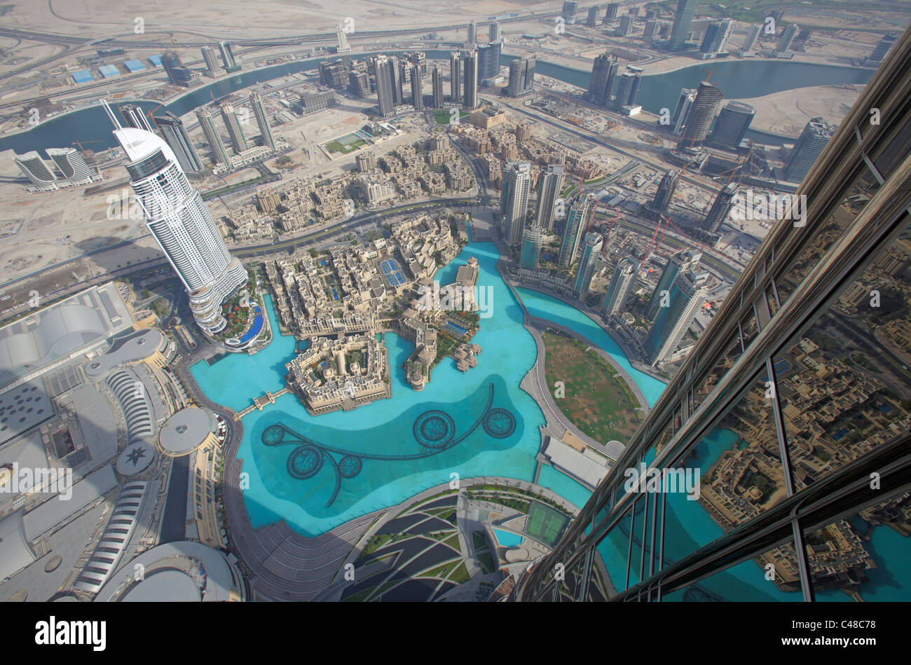 Die Stadt gesehen vom Burj Khalifa, Dubai, Vereinigte Arabische Emirate (VAE) Stockfoto