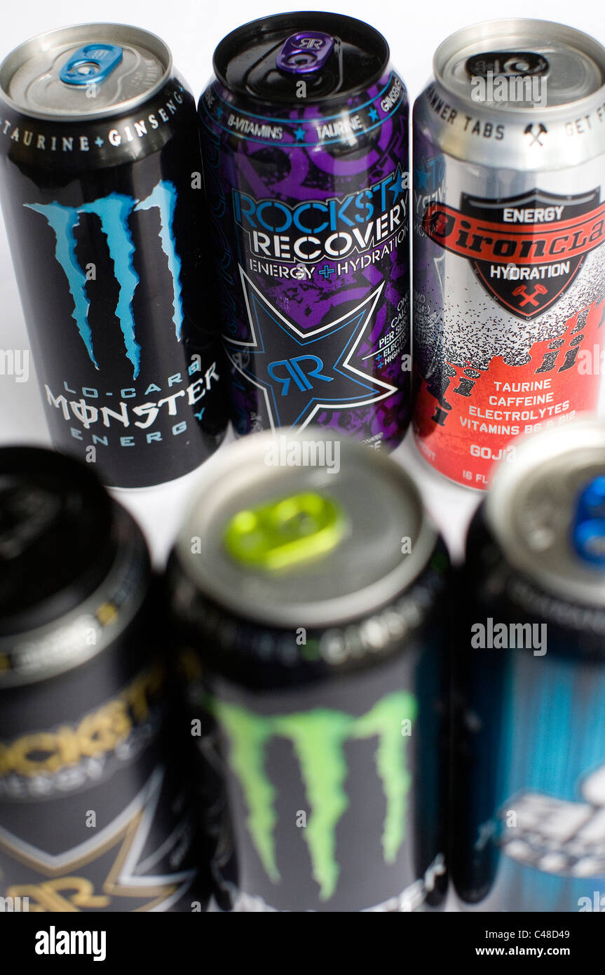 Eine Mischung os RockStar, Red Bull, Monster und AMP Energy-drinks. Stockfoto