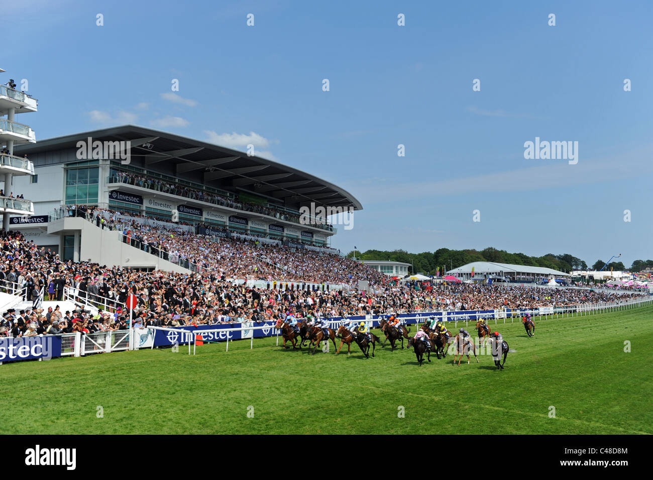 Pferderennen Sie im Derby in Epsom Downs Racecourse Stockfoto