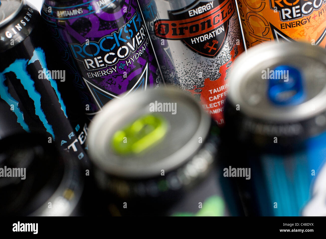 Eine Mischung os RockStar, Red Bull, Monster und AMP Energy-drinks. Stockfoto