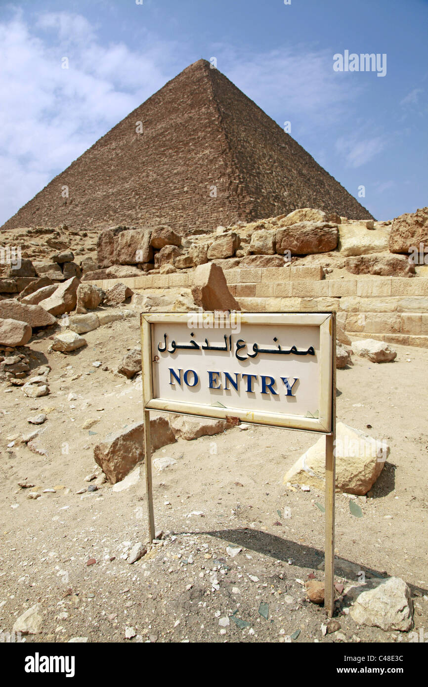 Die große Pyramide von Khufu (Cheops) bei den Pyramiden von Gizeh, Kairo, Ägypten Stockfoto
