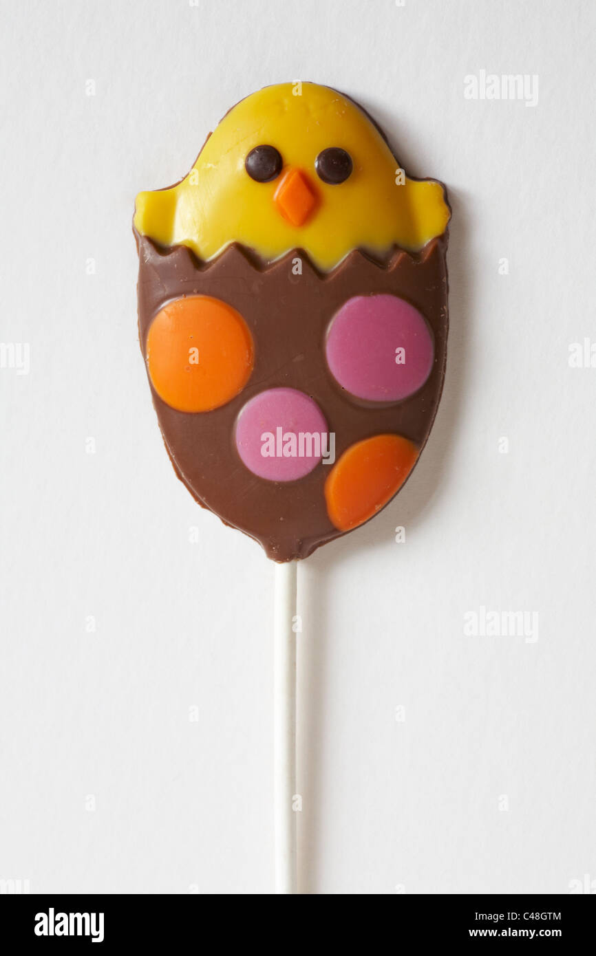 Ostern Küken spotty Schokolade lolly Lutscher auf weißem Hintergrund - bereit für Ostern Stockfoto